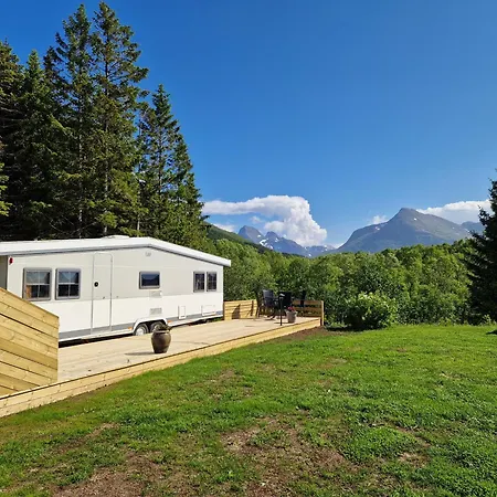 Happy Camper Living Campsite Sortland